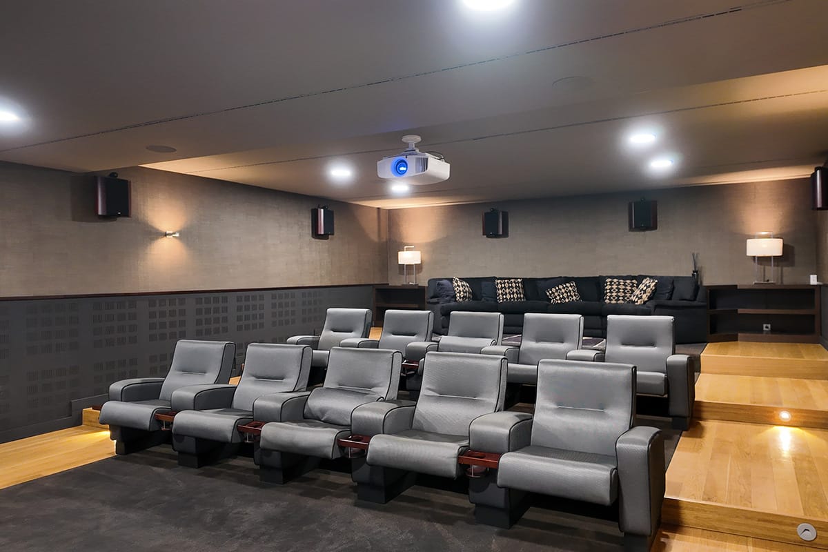Cadeiras de Cinema na Sala de Cinema Dedicada